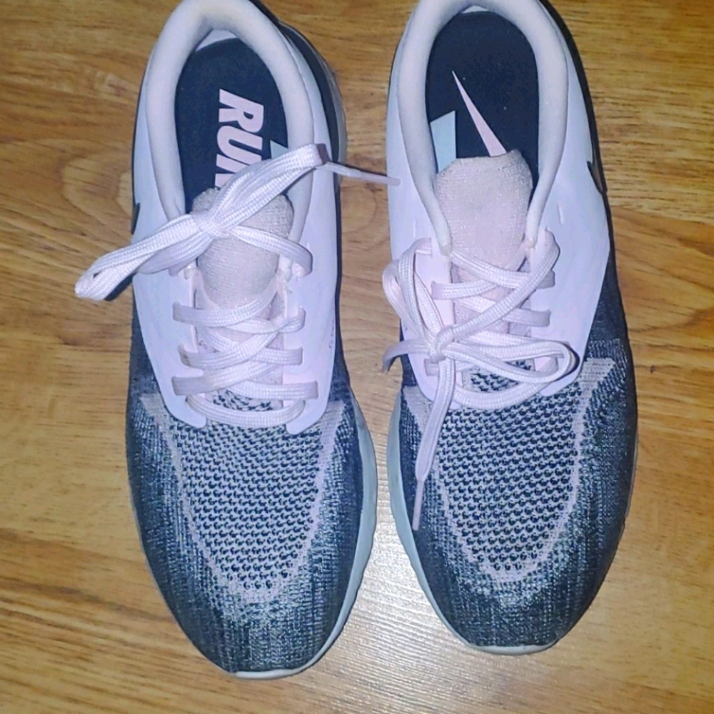 PINK AND BLACK NIKE RUNNING SHOES